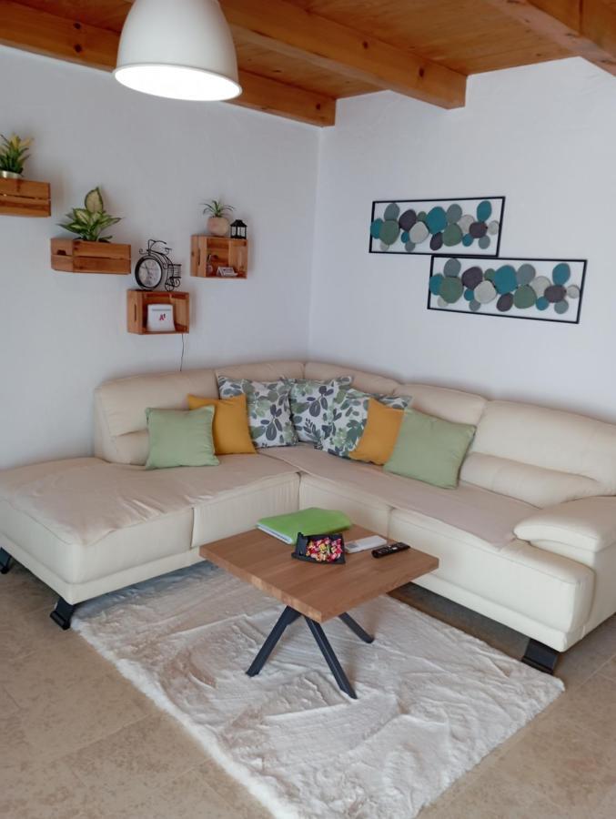 Small Old House Nedescina Екстер'єр фото