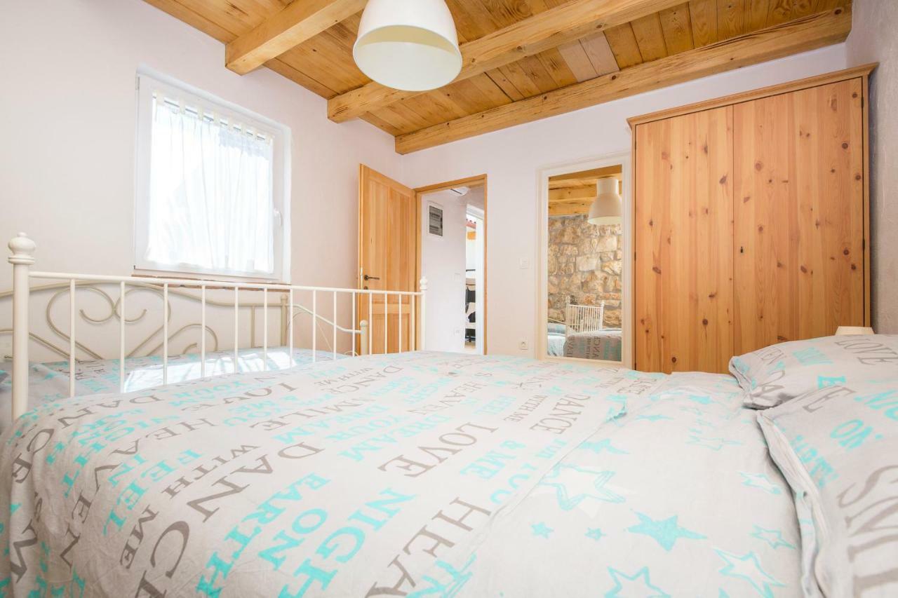 Small Old House Nedescina Екстер'єр фото
