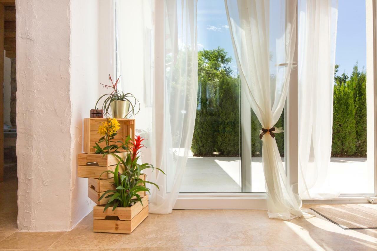Small Old House Nedescina Екстер'єр фото